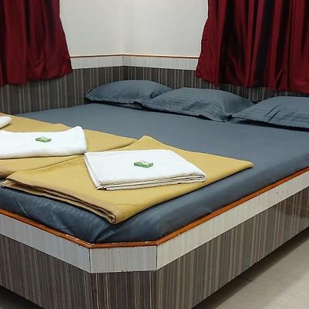 Sai Raghunandan Guest House Shirdi Extérieur photo