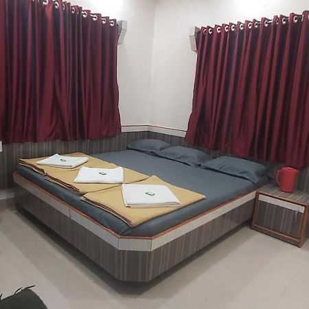 Sai Raghunandan Guest House Shirdi Extérieur photo