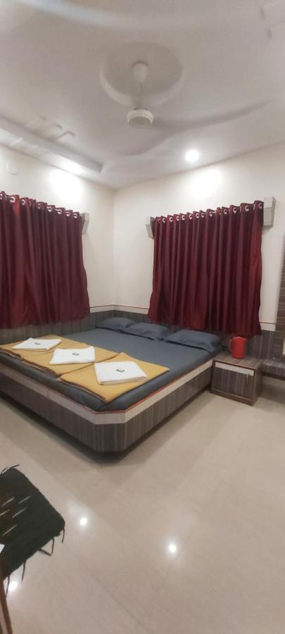 Sai Raghunandan Guest House Shirdi Extérieur photo