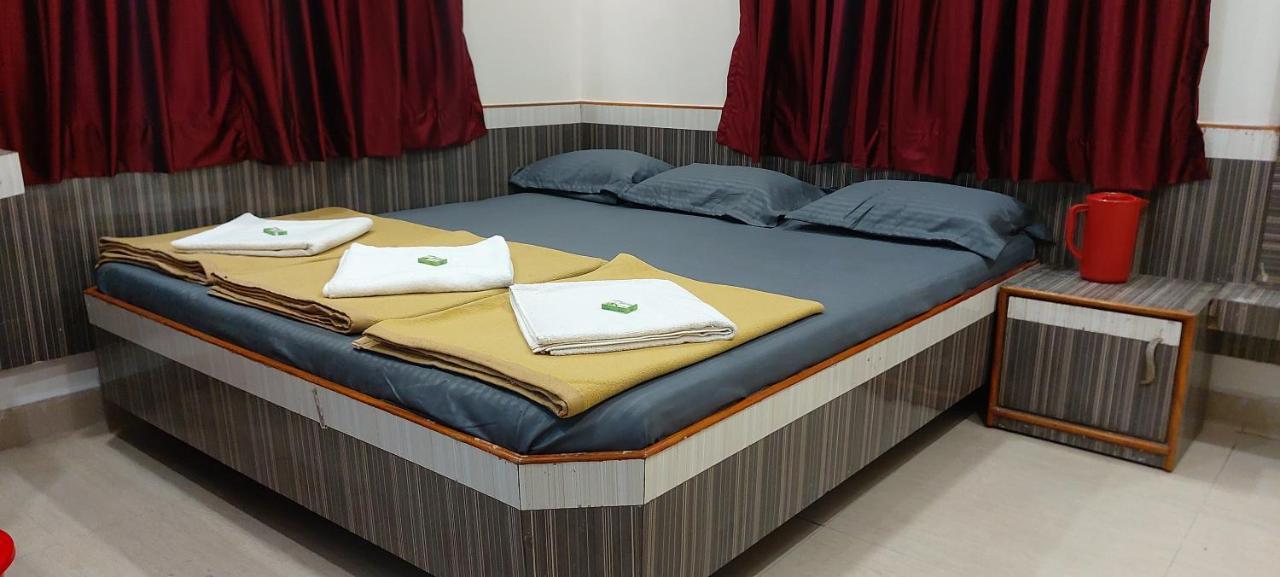 Sai Raghunandan Guest House Shirdi Extérieur photo
