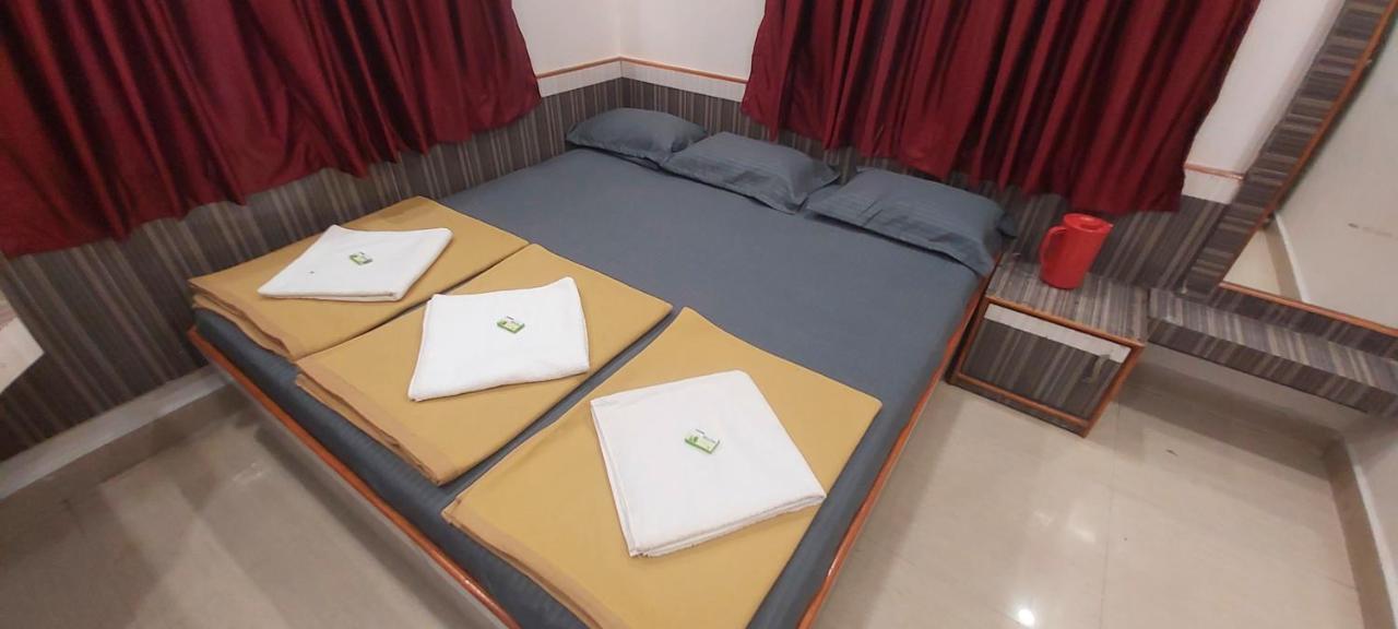 Sai Raghunandan Guest House Shirdi Extérieur photo