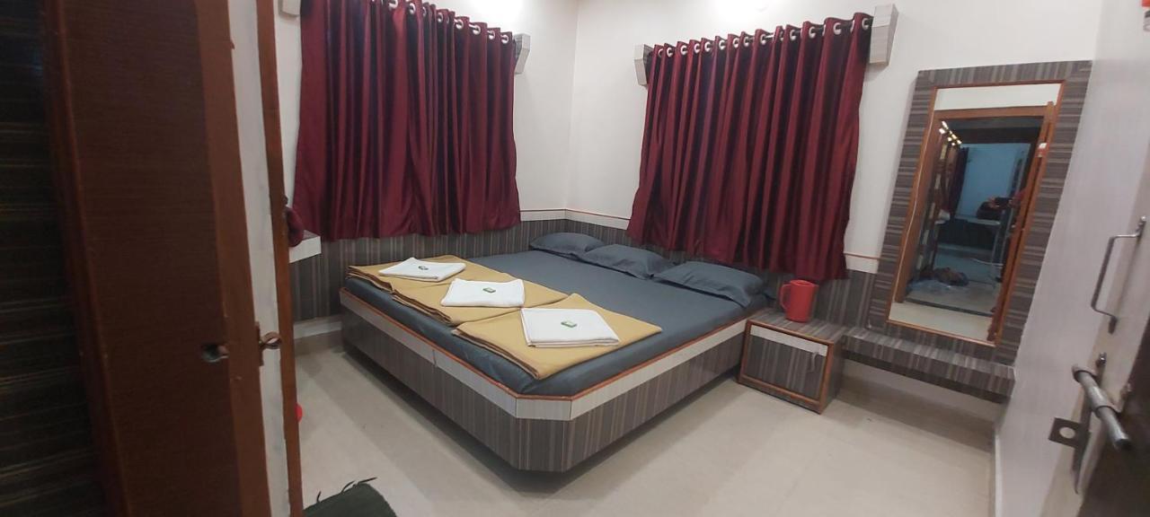 Sai Raghunandan Guest House Shirdi Extérieur photo