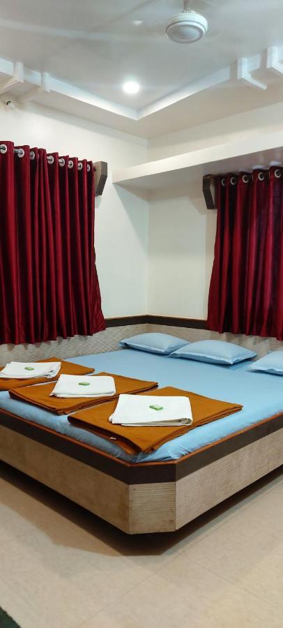 Sai Raghunandan Guest House Shirdi Extérieur photo