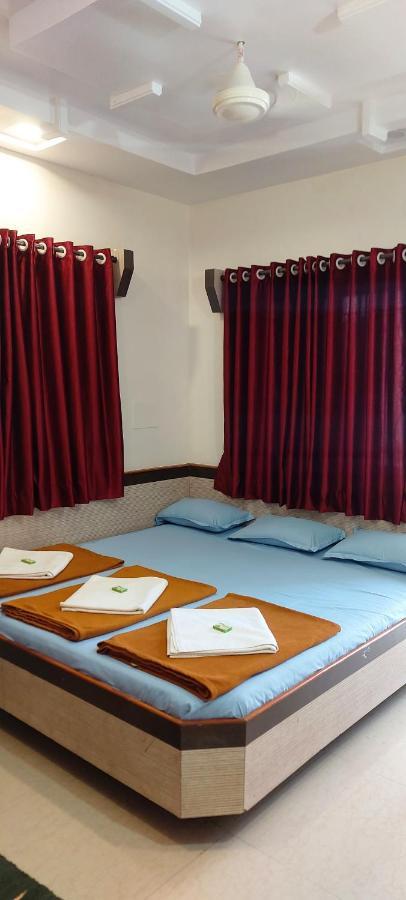 Sai Raghunandan Guest House Shirdi Extérieur photo