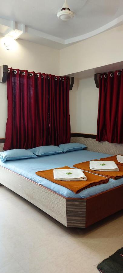 Sai Raghunandan Guest House Shirdi Extérieur photo