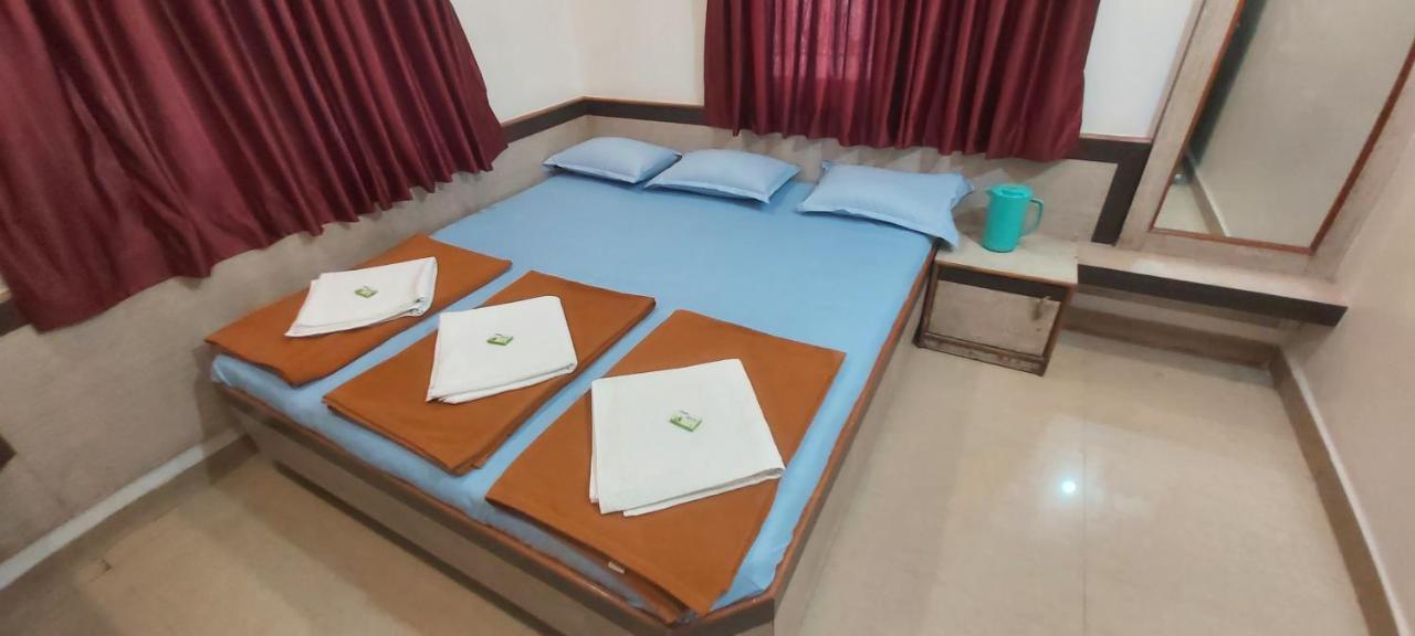 Sai Raghunandan Guest House Shirdi Extérieur photo